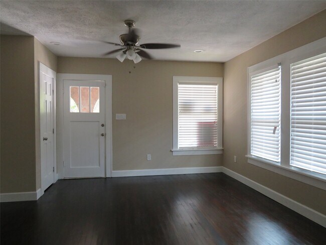 Building Photo - 12 Greenwood St