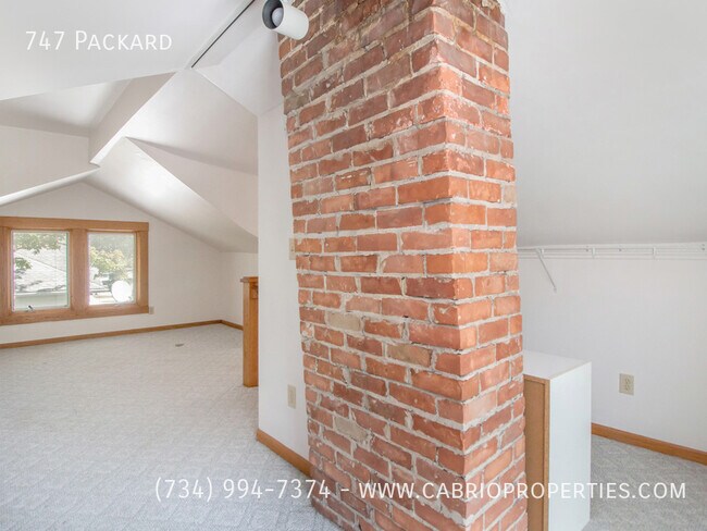 Building Photo - 747 Packard St