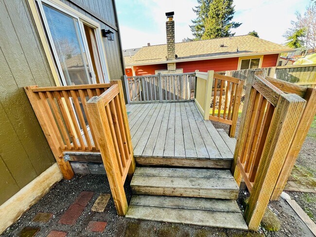 Building Photo - Charming 3-Bedroom/2.5-Bathroom House in the Cathedral Park Neighborhood of St. Johns