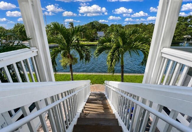 Building Photo - 3889 Pompano Dr SE