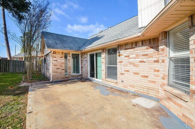 Building Photo - 155 April Waters Dr W