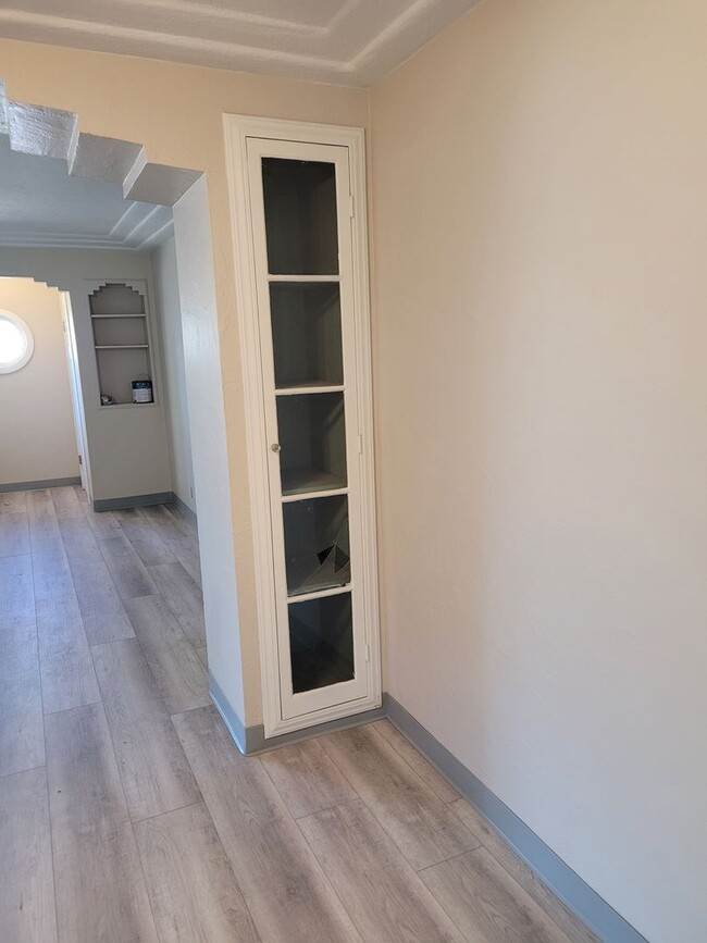 Building Photo - Supper cute 3 bedroom 1 bath house. This house has lots of charm.  The upstairs is one big bedroo...