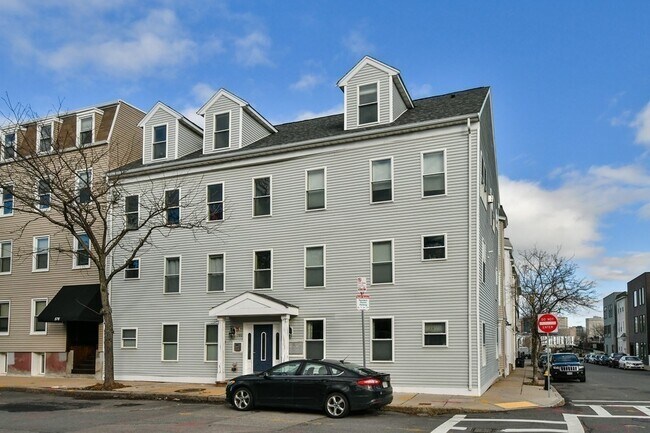 Building Photo - 580 E 2nd St
