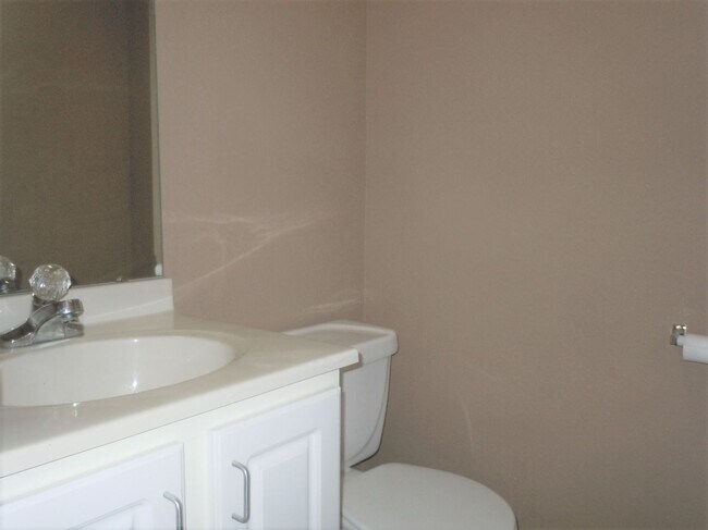 Building Photo - Two Bedroom Duplex with Modern Kitchen, 1 ...