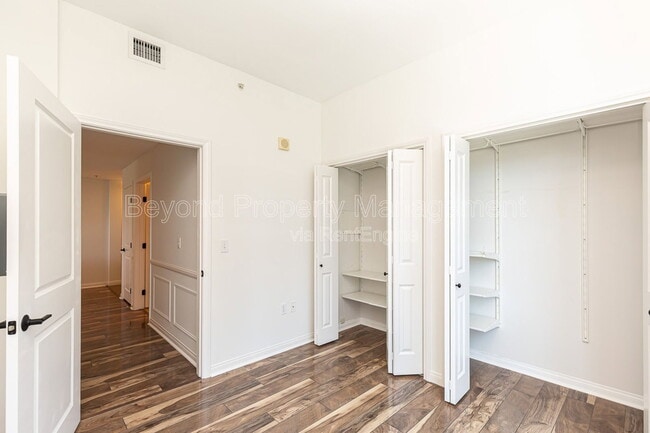 Building Photo - 253 Tenth Avenue