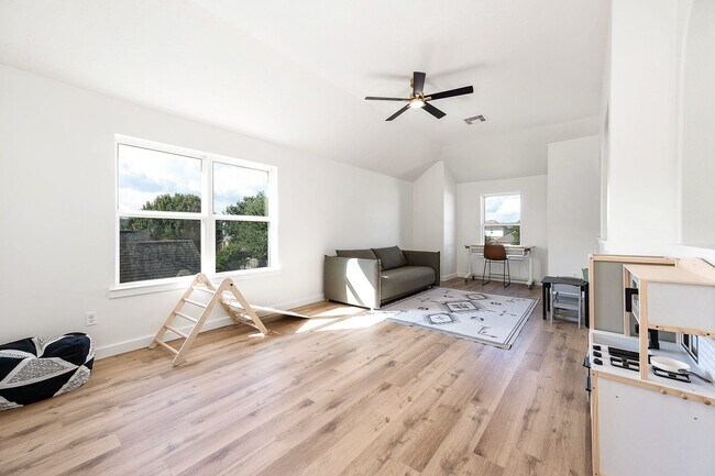 Building Photo - 13611 Cotton Way