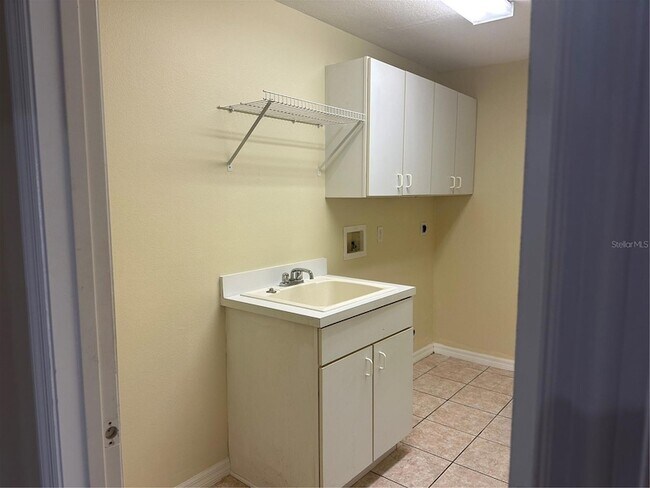Building Photo - 2988 Howland Blvd