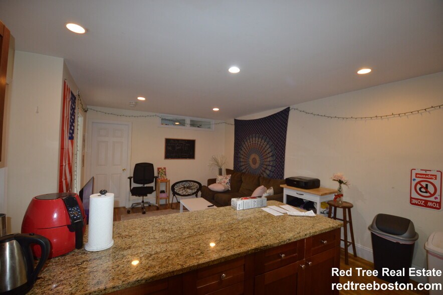 Building Photo - 62 Egmont