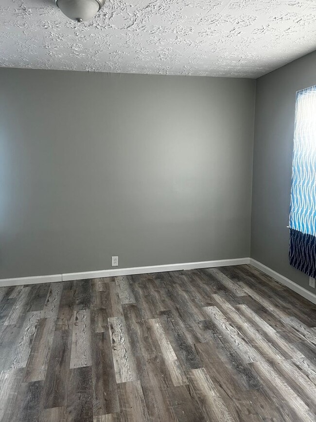 Building Photo - Beautiful Home 4 bedroom 3 bath