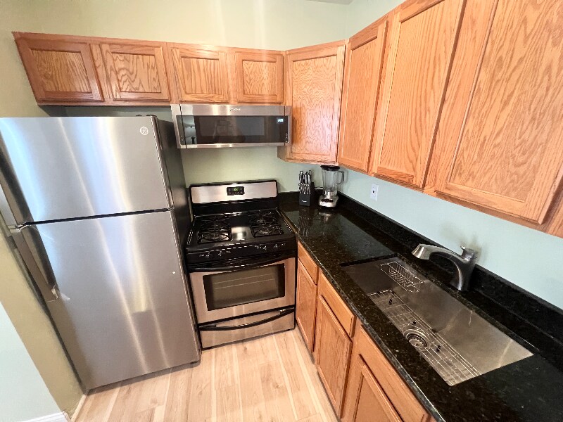 Building Photo - 81-83 America St