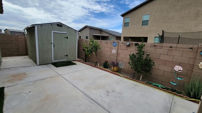 Building Photo - 7152 W Vineridge Dr