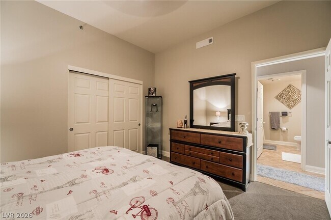 Building Photo - 150 S Las Vegas Blvd