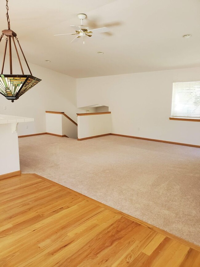 Building Photo - Beautiful Montgomery Estates Home - Long Term Rental