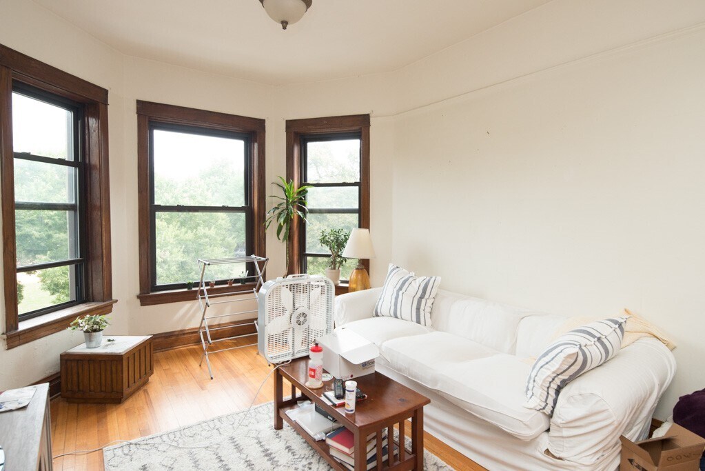 Building Photo - 1722 W Fletcher St