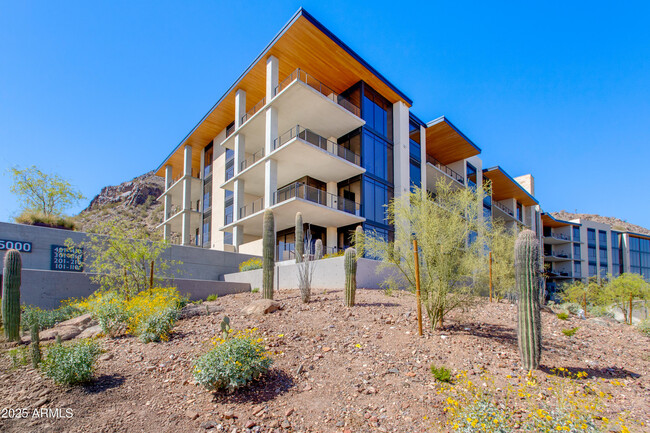 Building Photo - 6302 E Camelback Rd