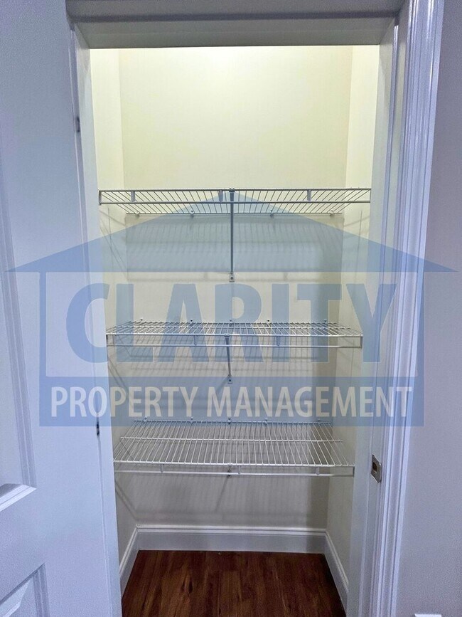 Building Photo - Two bedroom townhome in great, central location!