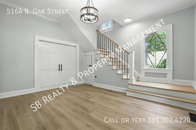 Building Photo - 516 N Oak St