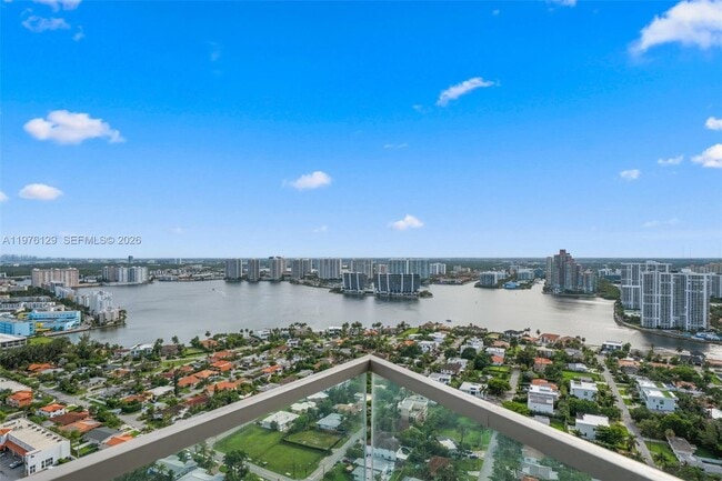 Building Photo - 18975 Collins Ave