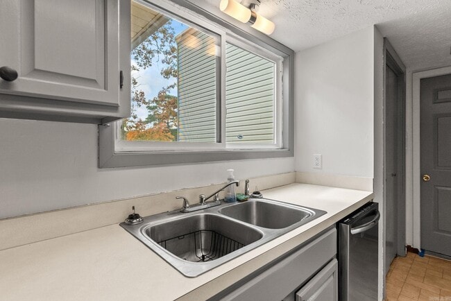 Building Photo - 102 Windwood Ln