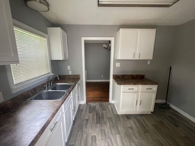 Building Photo - 3839 Maid Marian Ln