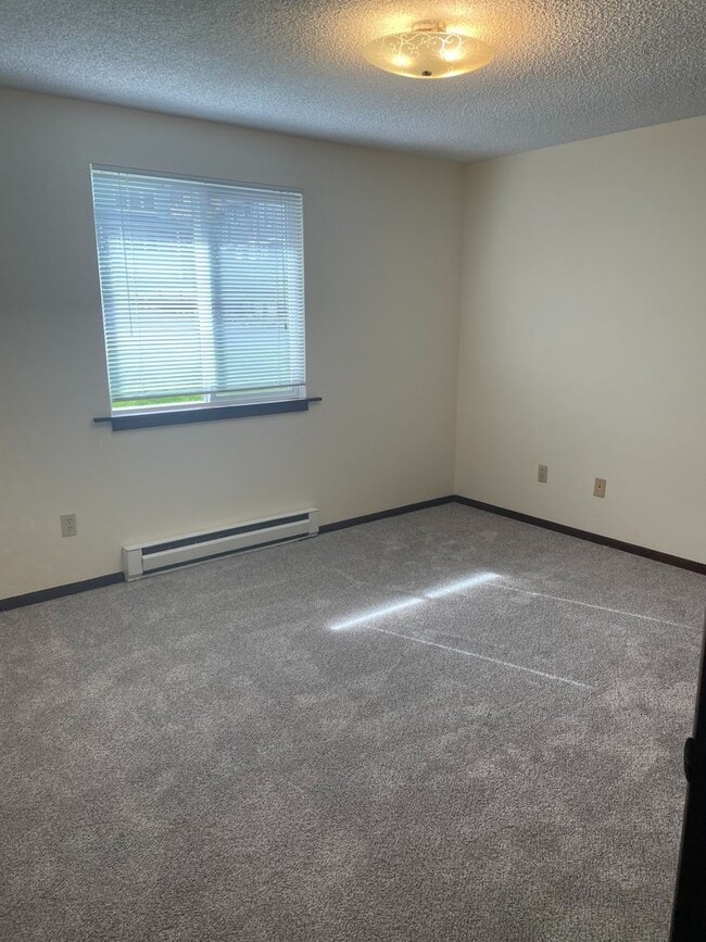 Building Photo - BENE01