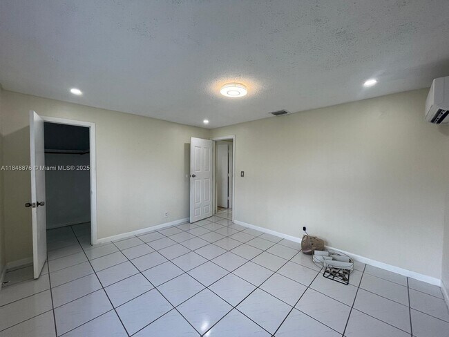 Building Photo - 6646 NW 1st Ct