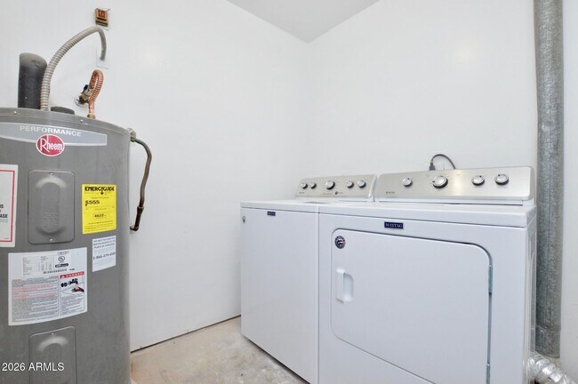 Building Photo - 645 N Arrowhead Dr