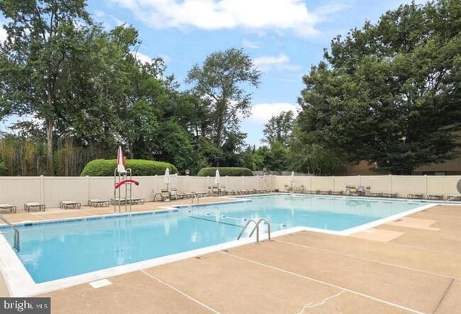Building Photo - 2507 Glengyle Dr