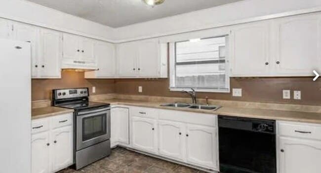 Building Photo - 9419 E Bluestem St