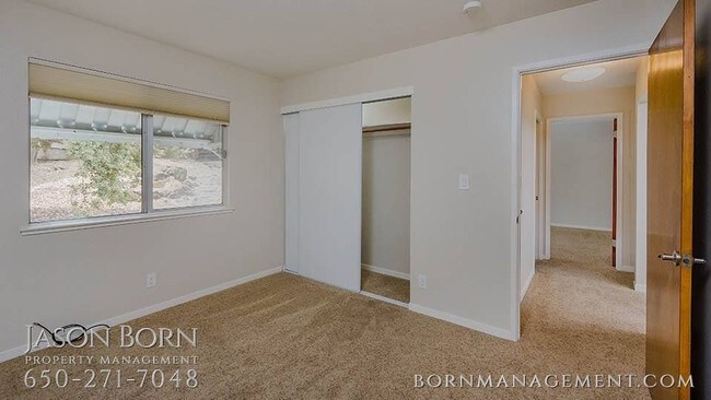 Building Photo - 966 Lakeview Way