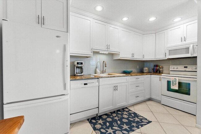 Building Photo - 6708 Sarasea Cir