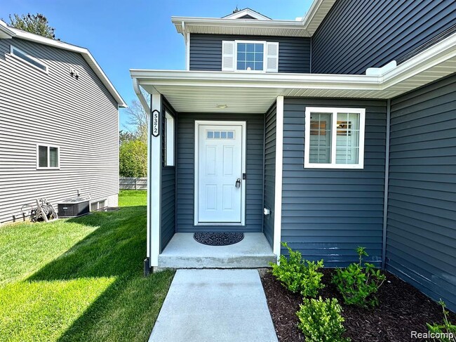 Building Photo - 5372 Rural Terrace