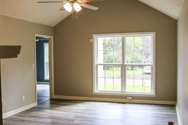 Building Photo - Gated Community Living