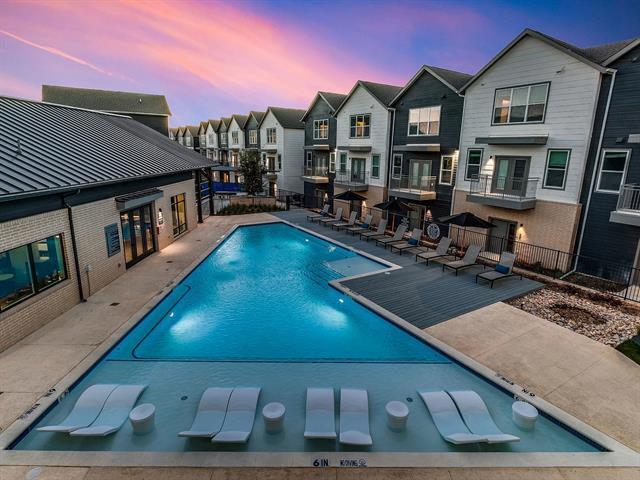 Building Photo - 1000 Fort Worth Ave