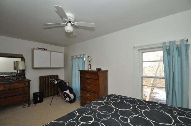 Building Photo - 1 Bed 1 Bath Upper Unit