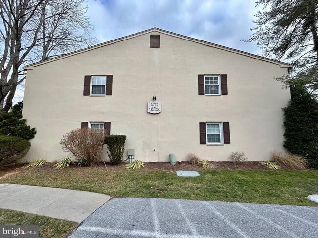 Building Photo - 1027 N Valley Forge Rd