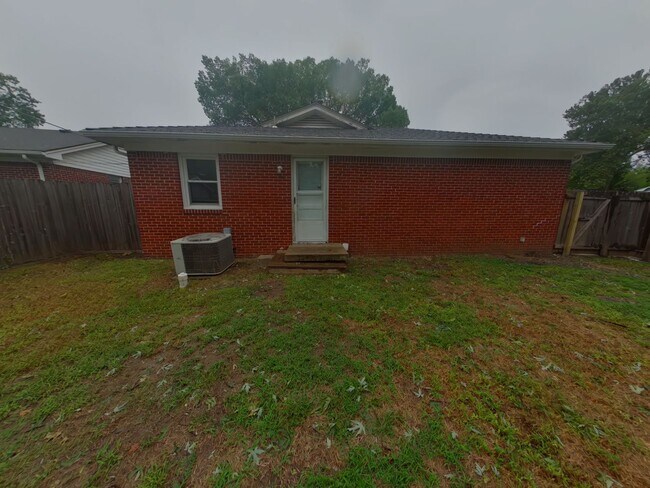 Building Photo - 7610 E Indianapolis St