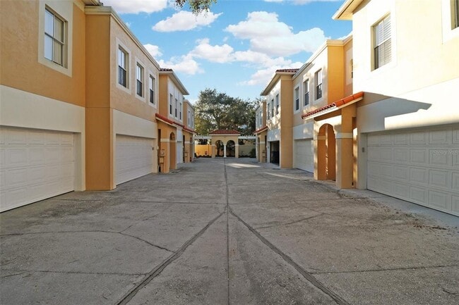 Building Photo - 505 S Tampania Ave