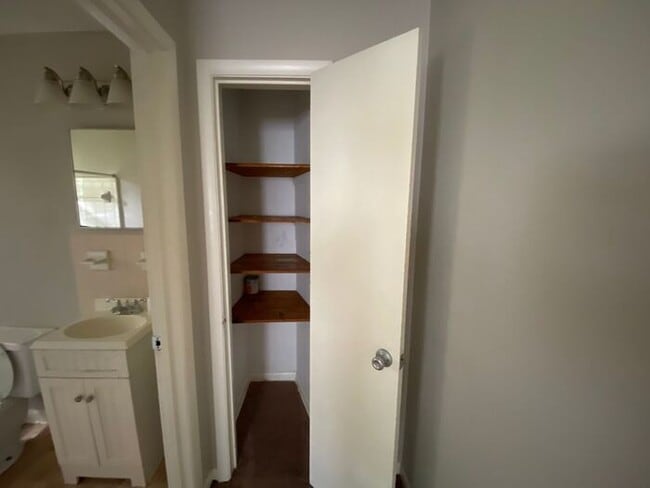 Building Photo - Cute 1 Bedroom in East Nashville!