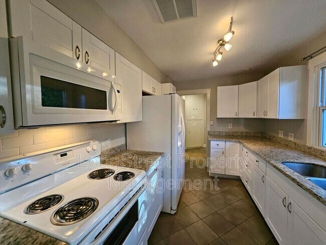 Building Photo - 11870 SW Park Way