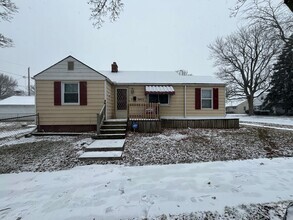 Building Photo - 2 Bedroom Home