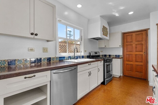 Building Photo - 2411 Castle Heights Ave