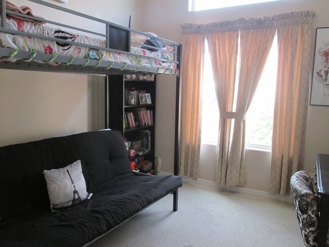 Building Photo - Unfurnished - 1 Year Rental