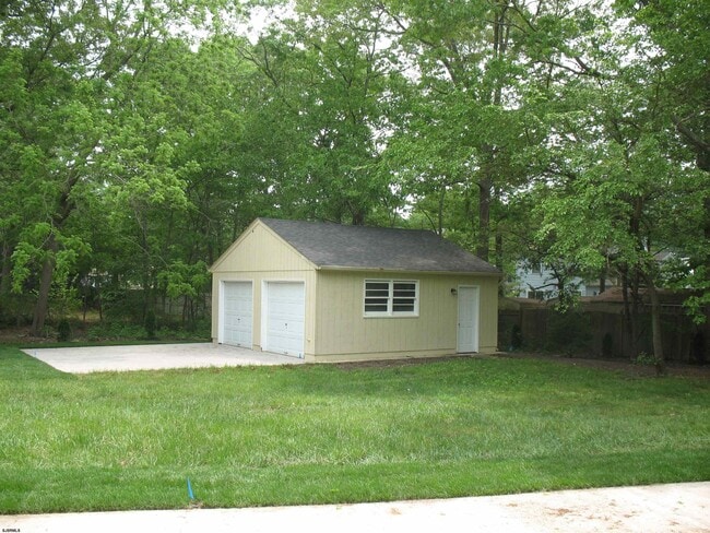 Building Photo - 13 Erma Dr