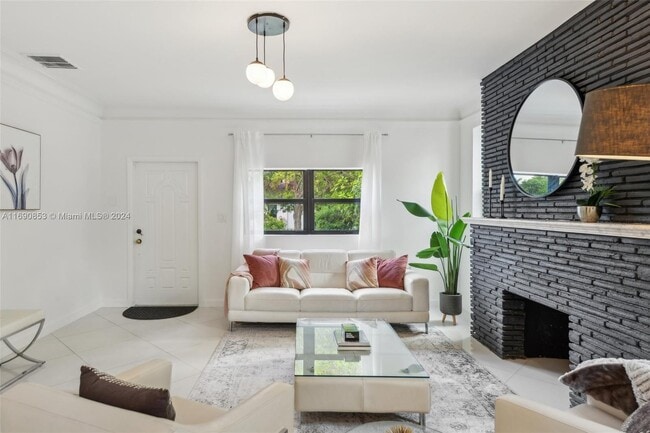 Building Photo - 437 NE 74th St