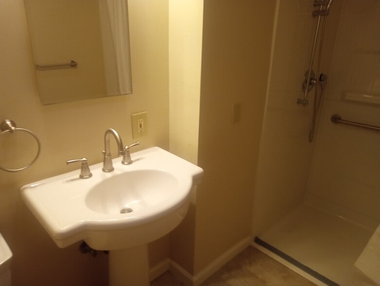 Building Photo - 682 Taylor St