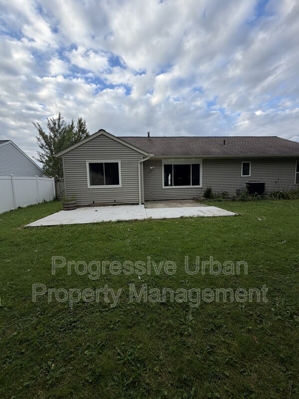 Building Photo - 453 Auburn St