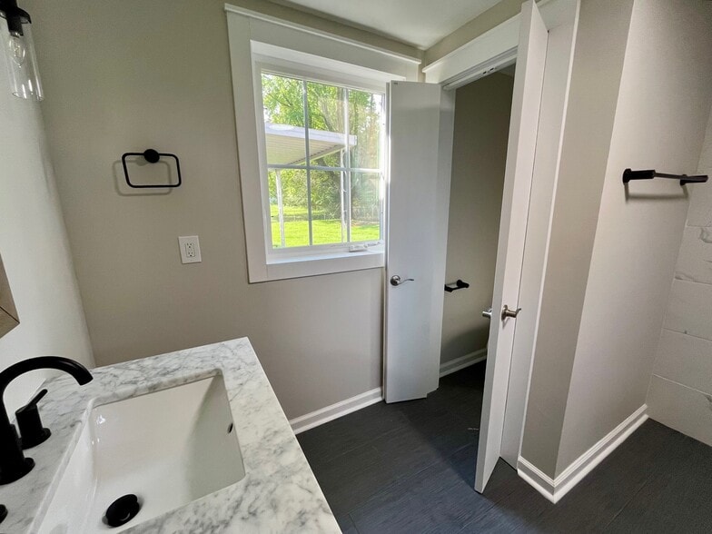 Master Bath - 2707 Granbrook Dr