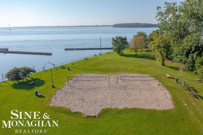 Building Photo - 744 Trombley Rd