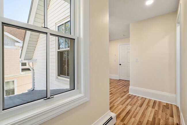 Building Photo - 16 Devens St